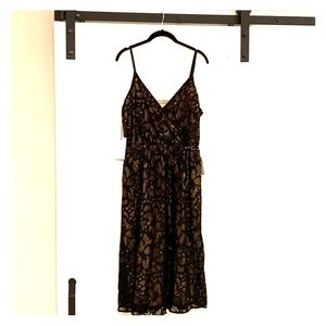 Ali & Jay - Cheek to Cheek Midi Dress